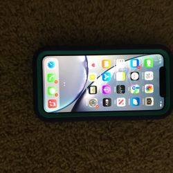iPhone XR 128 GB Unlocked Excellent Condition With Case