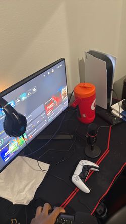 Gaming steal 👀  PS5 , headset, 1 controller, monitor and microphone  450 takes all of it