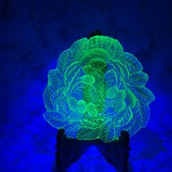 Vintage Uranium Raspberry Leaf Design 