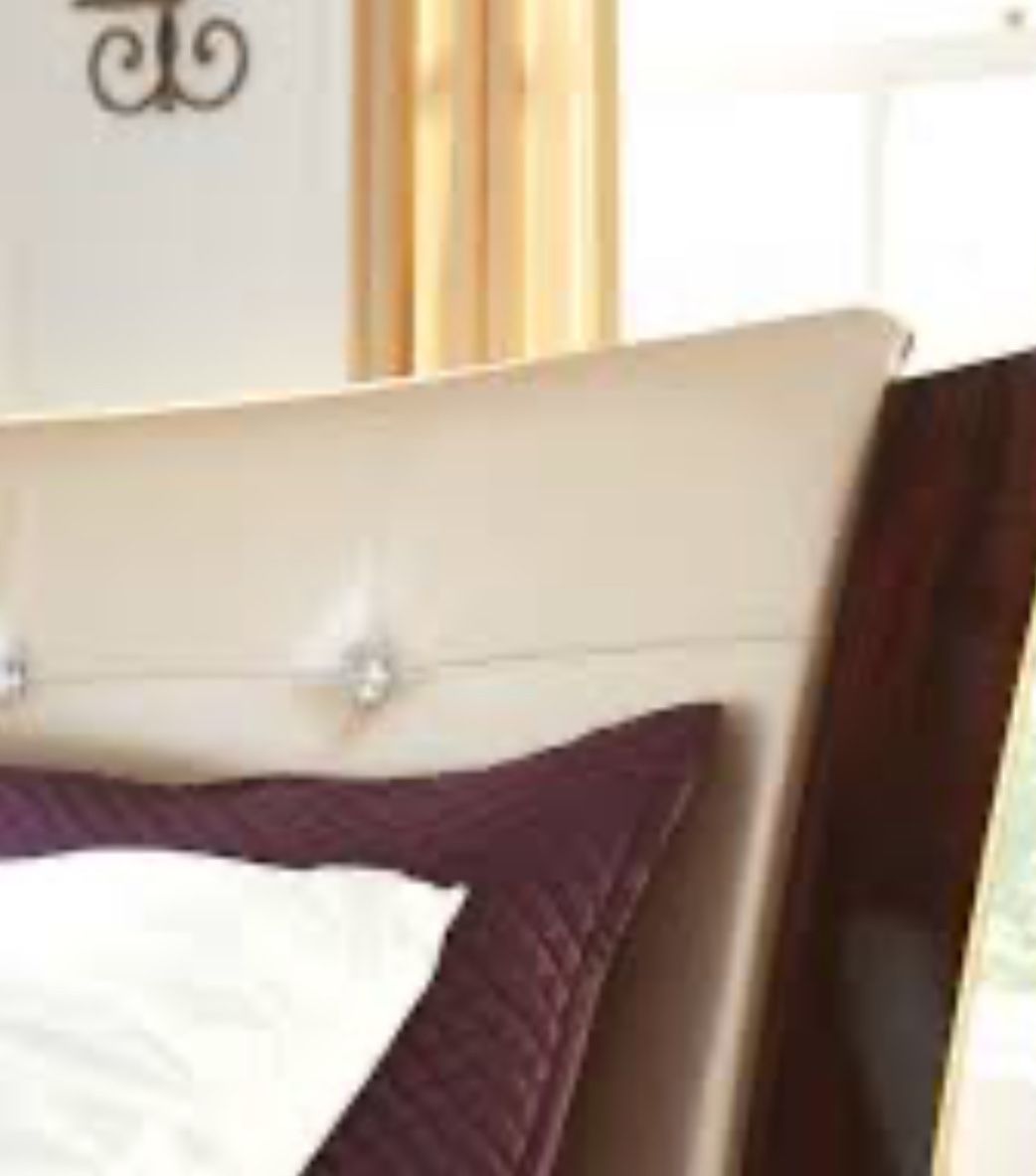 Lenmara 5 Pc Complete Bedroom set
