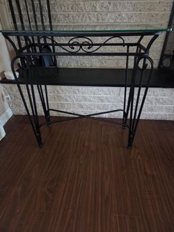 Metal accent table