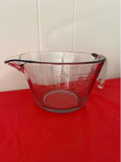 Pampered Chef 4 cup Glass Batter Bowl with lid