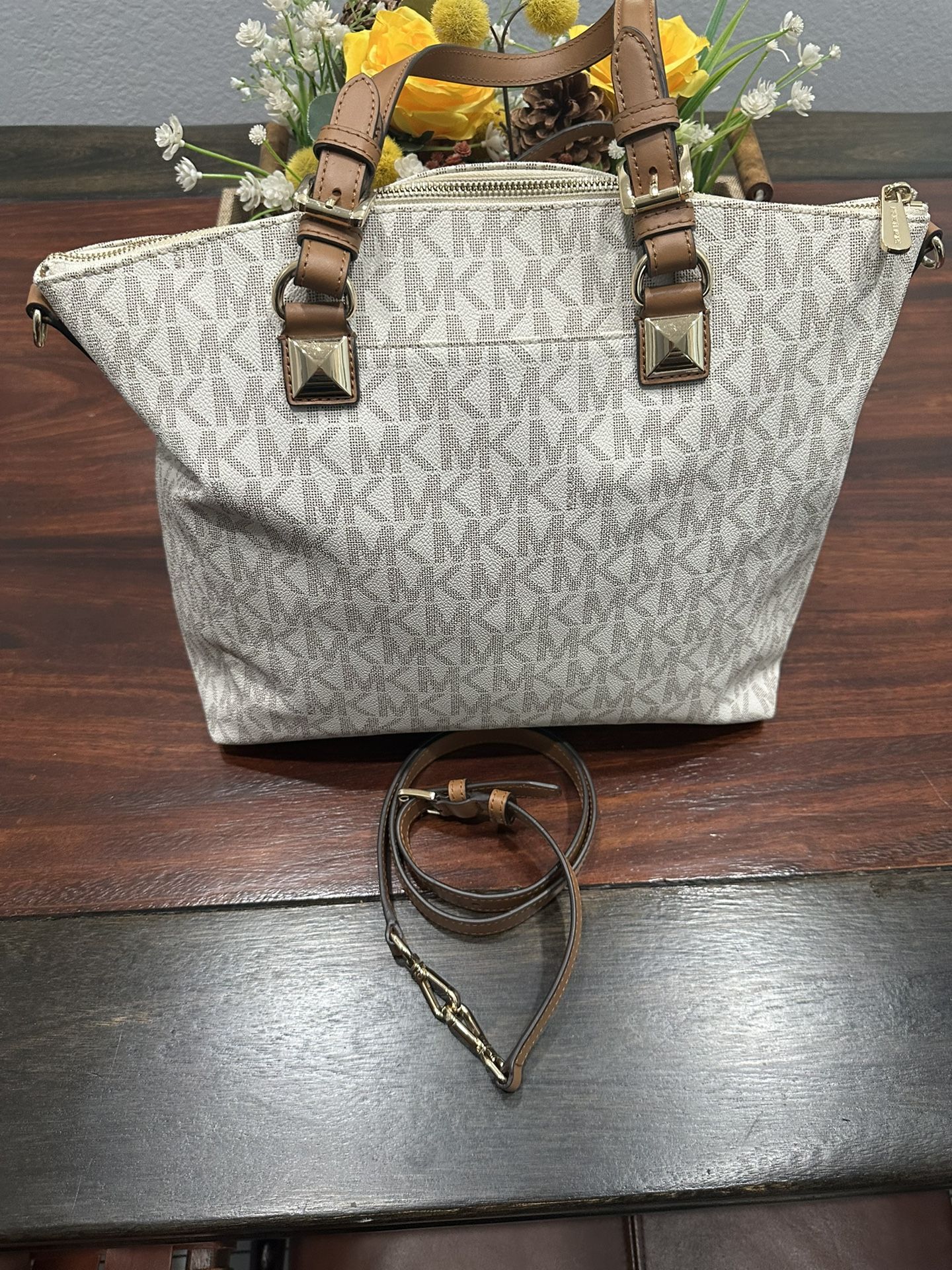 Great Michael Kors Large Tote Bag Convertible ~Acorn Vanilla