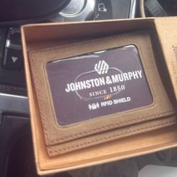 Johnston& Murphy men’s card and ID wallet brand new in a gift box