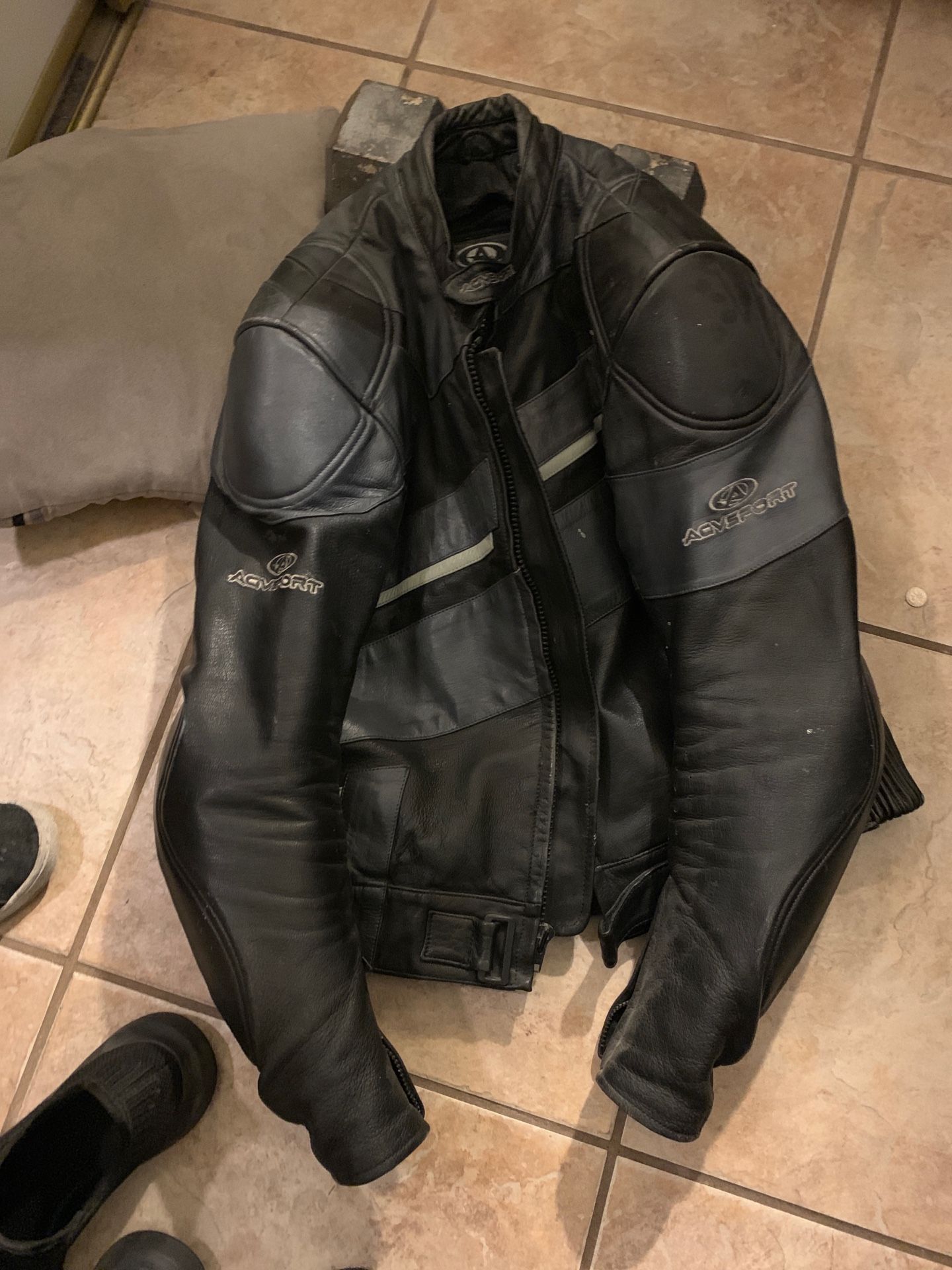 Motorcycle riding jacket age