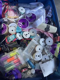 Arts and crafts supplies