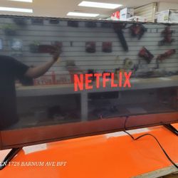 Westinghouse 43" Smart Roku TV 