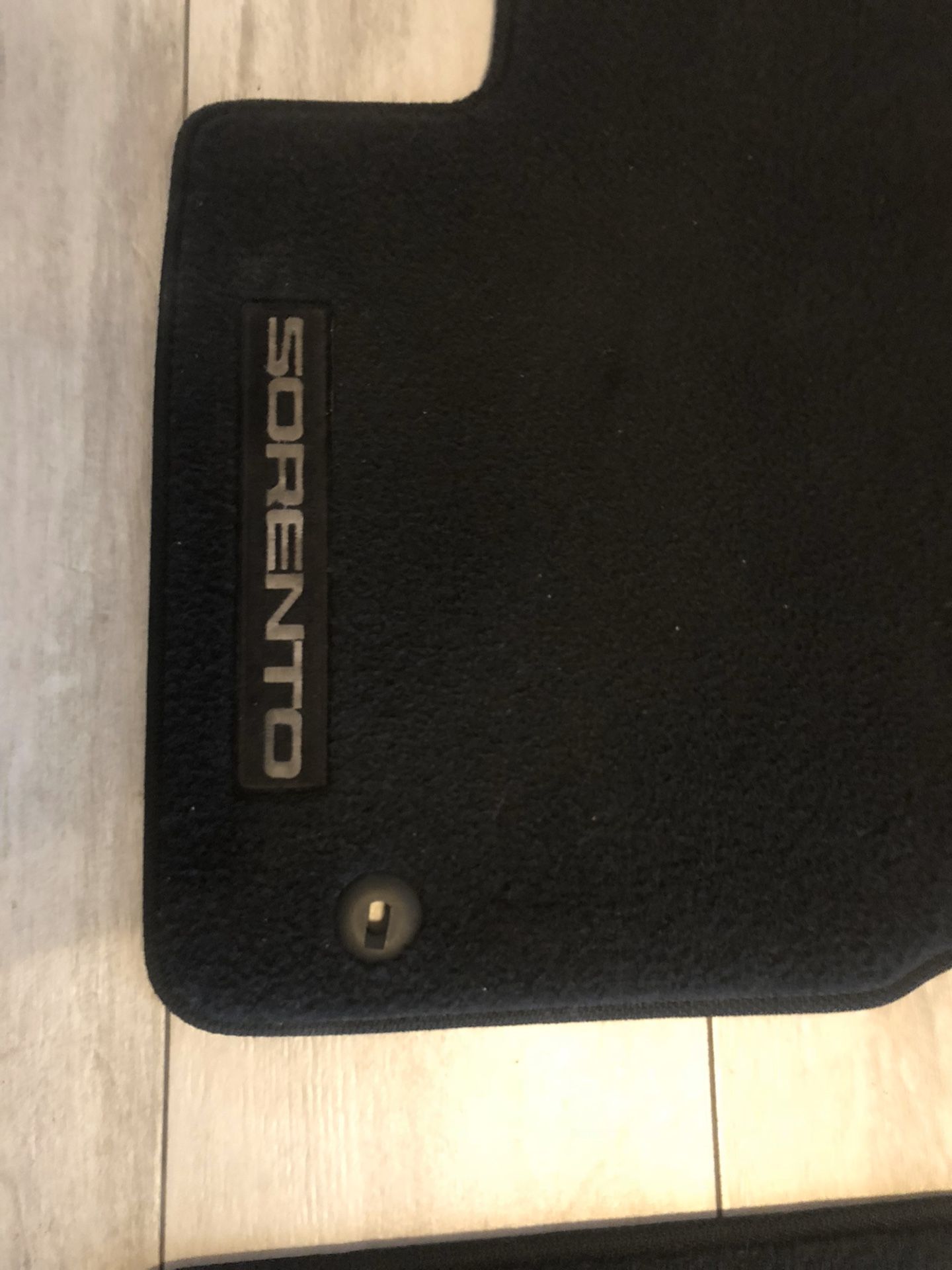 Kia Sorento 2015-2019 floor mats OE set only $80 complete set front and rear