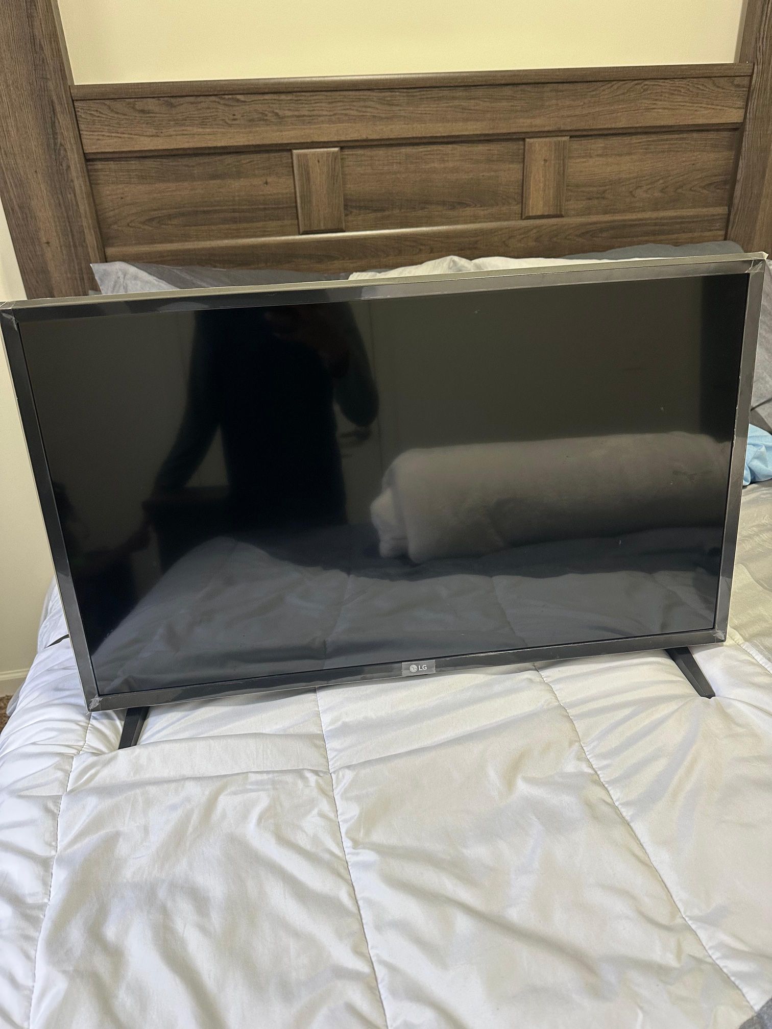 32” LG TV For Sale
