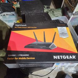  NETGEAR Nighthawk AC1900 Dual Band Smart WiFi Gigabit Router (R6900) 
