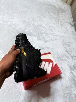 NIKE AIR VAPORMAX PLUS