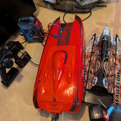 Rc Boats And Charger 
