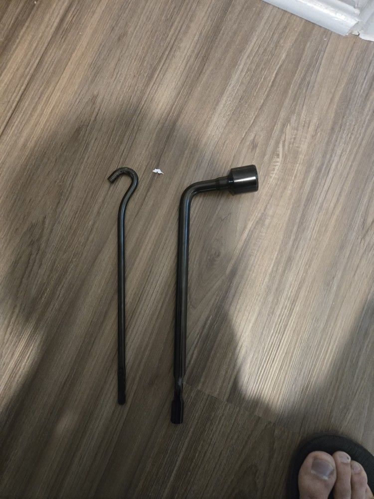 Spare Tire Jack Handle / Wheel Lug Wrench Compatible with Select Nissan Models