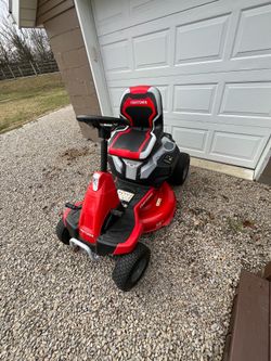 Craftsman Battery-Powered Mini Riding Mower 30-in Battery Lawn tractor