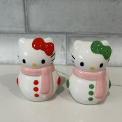 Hello Kitty Snowman Shaker Set