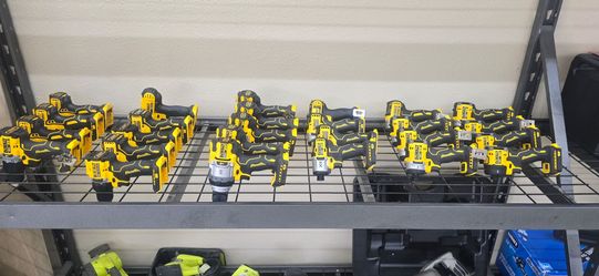 DEWALT DRILLS AND IMPACT DRIVERS DIFFERENT PRICES JUST ASK PRICE AND ILL LET U KNOW