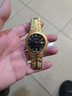 ELGIN - This vintage Elgin Diamond Gold-Tone Dress Watch (Model FG186N)