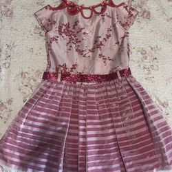 Promotion!!! I sell beautiful luxury dresses for girls. (each) Sizes: (6-8 years old)