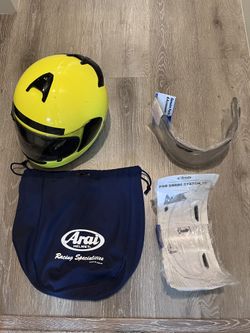 Arai Men’s Motorcycle helmet with extra shades - size M