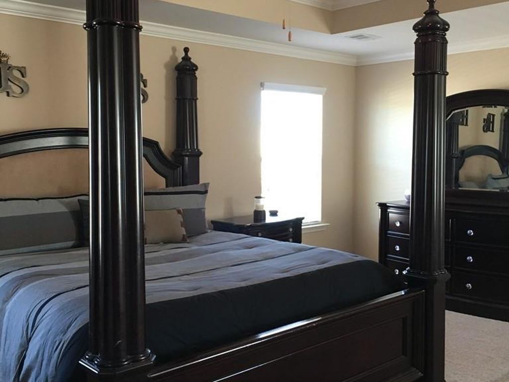 Rooms to go dumont canopy bed (King Size) And Dresser for Sale in