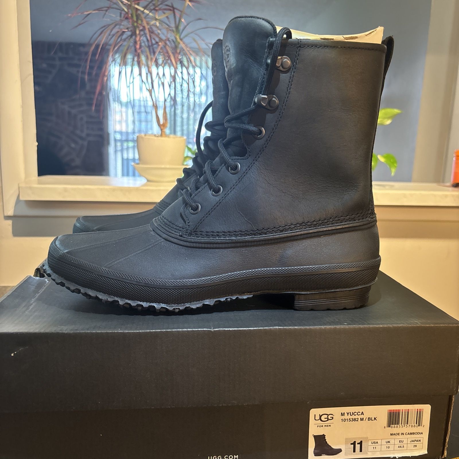 $90 - Men’s UGG Yucca Boots Men's Size 11