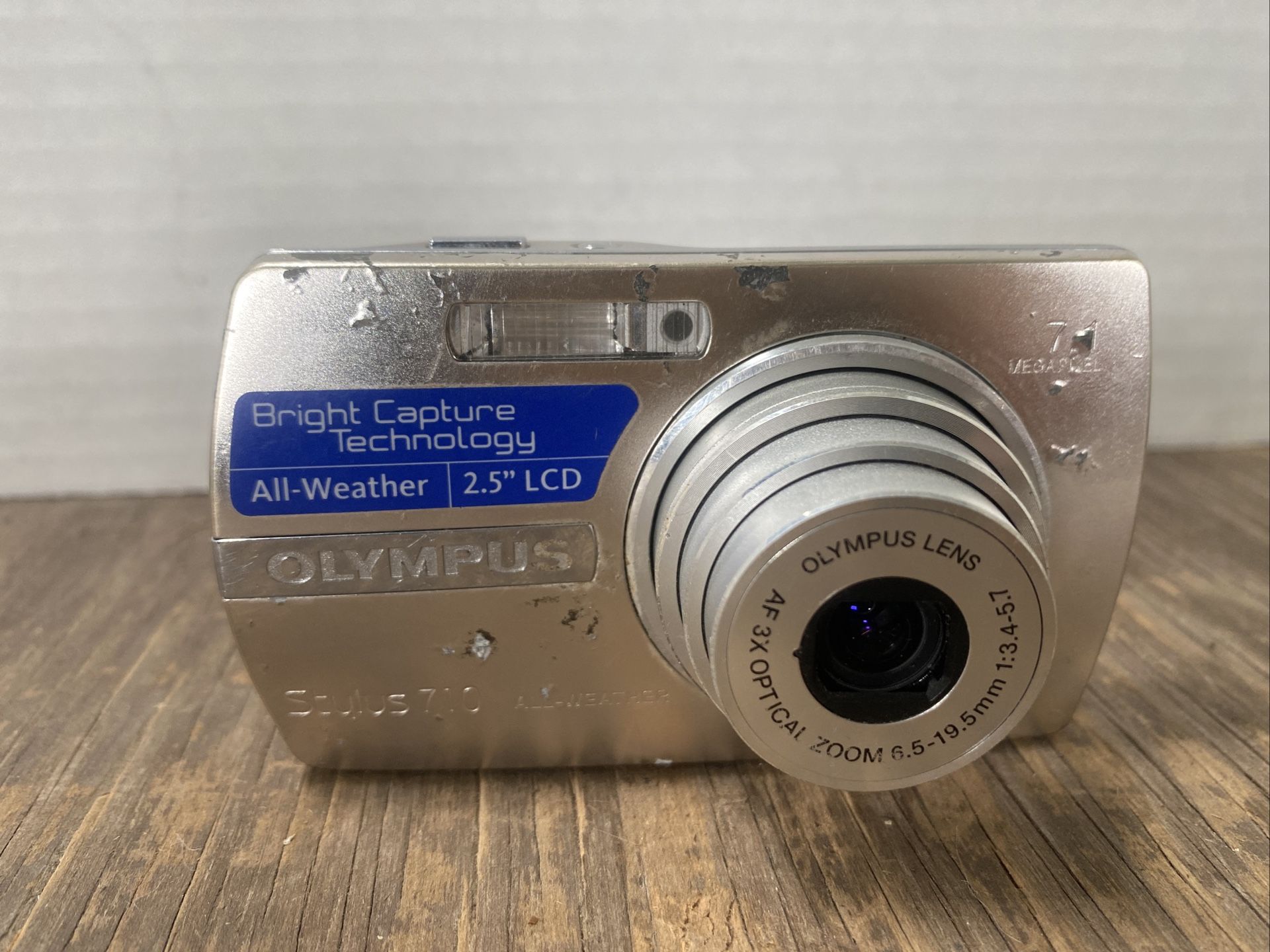OLYMPUS Stylus 710 W/ Charger ~ 7.1 MP 3x Zoom ~ DIGITAL CAMERA  ~ Chrome