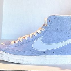 Nike Blazer Mid 77  Women’s Shoes Size 9