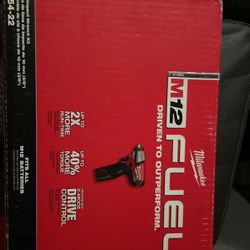 Milwaukee 3/8 Impact Wrench Kit