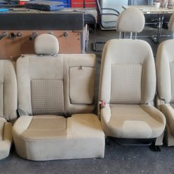 Interior Para Carro De 4 Cilindros en Muy Buenas Condiciones