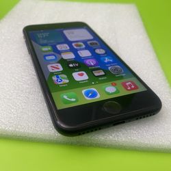 Apple IPhone 7 32 GB unlocked for all carriers 