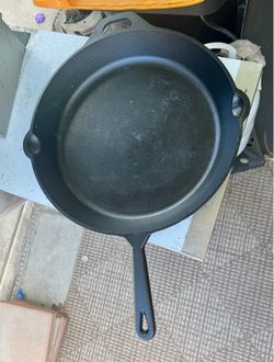 Amazon Basics 15-Inch Pre-Seasoned Cast Iron Skillet