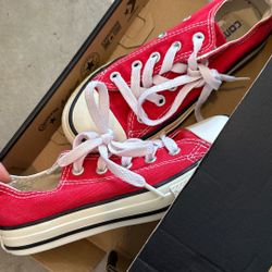 Red converse 12c