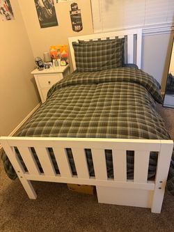 Twin bed set