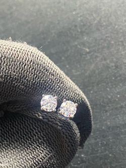VVS1 Moissanite Stud Earrings
