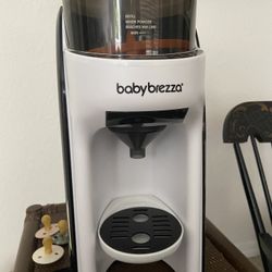 Baby Brezza Formula Pro + Bottles and Nipples
