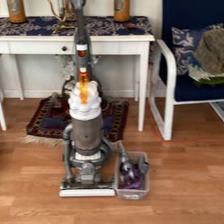 Dyson vacuum cleaner works perfect excellent condition all the attachment is include
