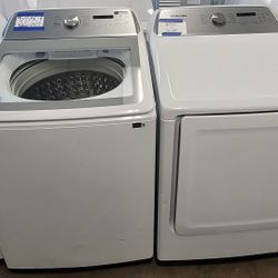 Like New Samsung Large Capacity 5.0cu Ft Top Load Washer And Gas Dryer Set 