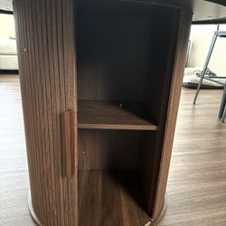Round Dining table
