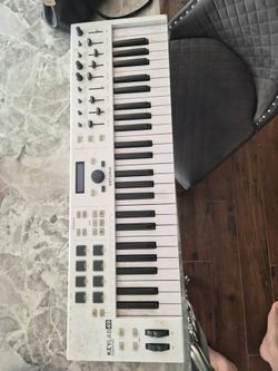 Keylab midi keyboard plus beat machine