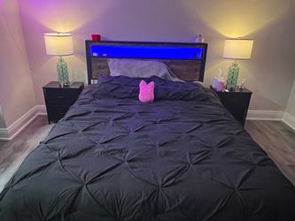 Queen bed with light bridge