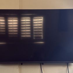 43” Samsung Smart TV - Wall Mount Included - SmartThings App Compatible 