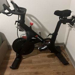 🔥2021 Peloton Bike for Sale with Extras! 🔥