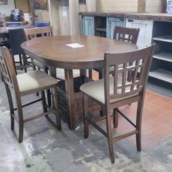 Hartwell Gray Oval Dining Set /Dining table and Chairs 