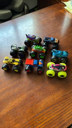 Lot of 8 monster trucks