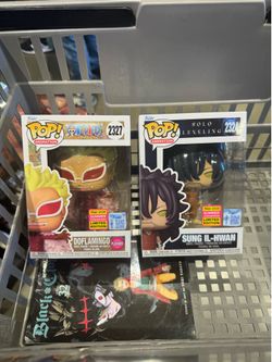 Sdcc doflamingo and sung il-hwan in hand now
