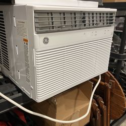 GE Air Conditioner Clean Like new