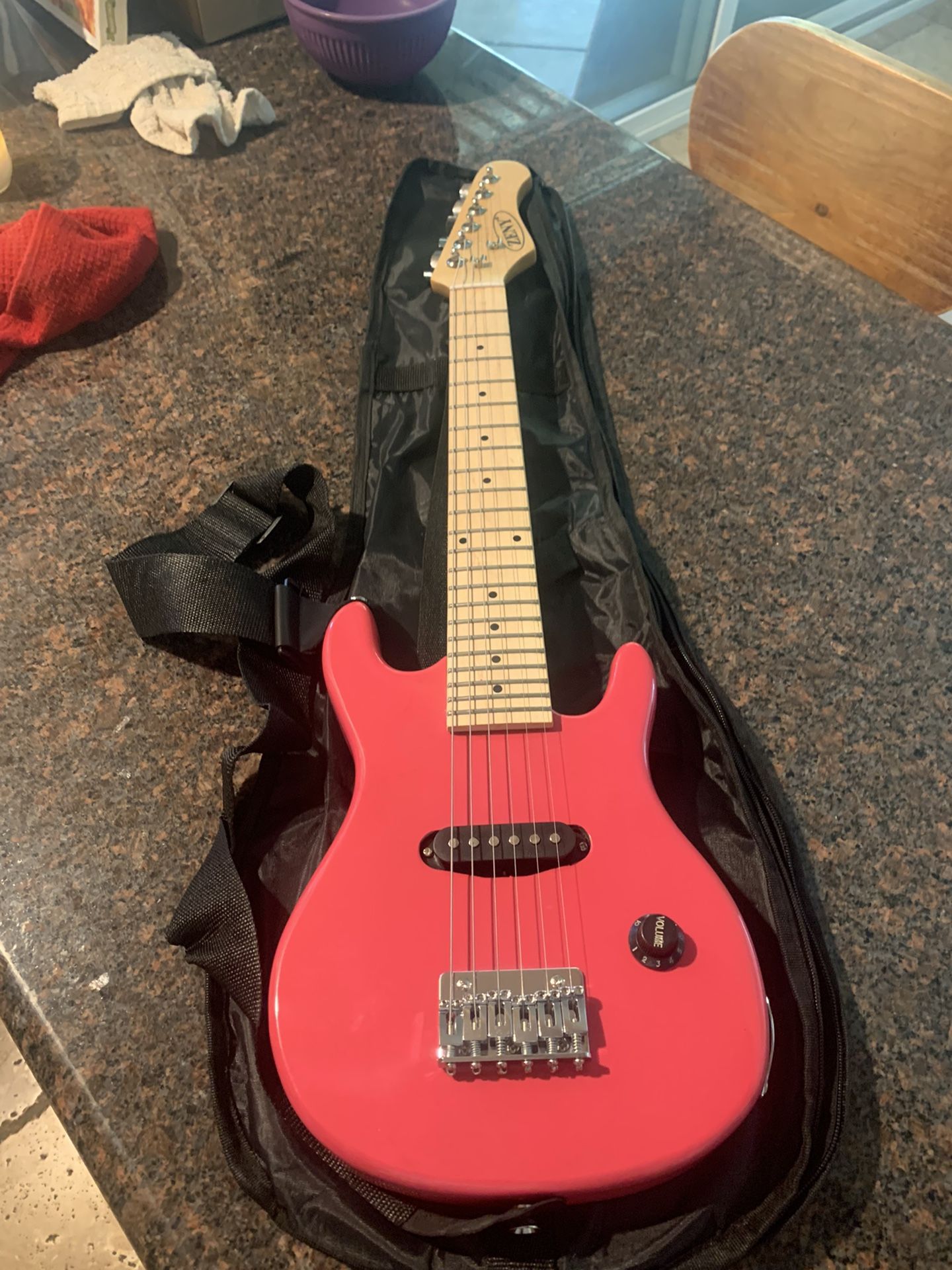 New Condition 32 Inch Tiny XR y Electronic Guitar With Strap And Bag