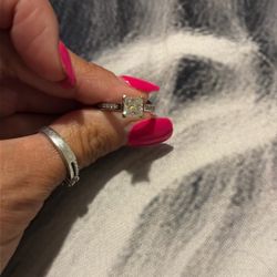 One Carat Moissanite Engagement Ring 