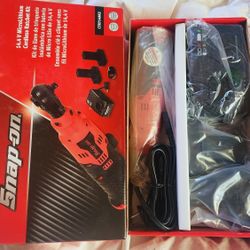 SNAP ON 1/4" RATCHET+2 BATTERIES NIB