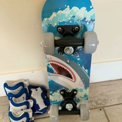 NEW kid's skateboard set